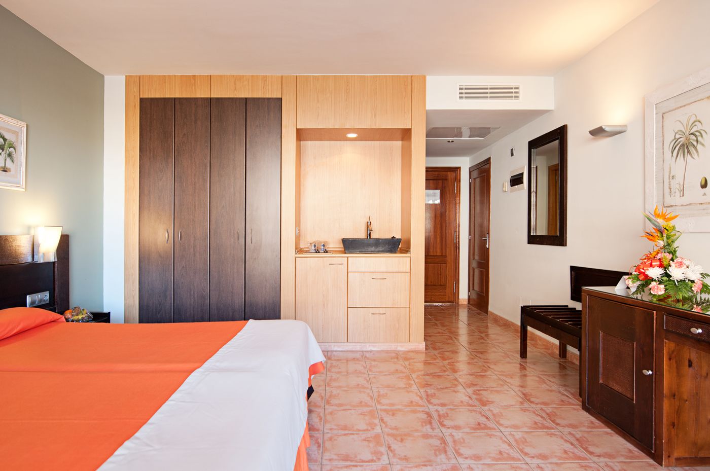 LIVVO-Lago-Taurito---Waterpark-Room-36