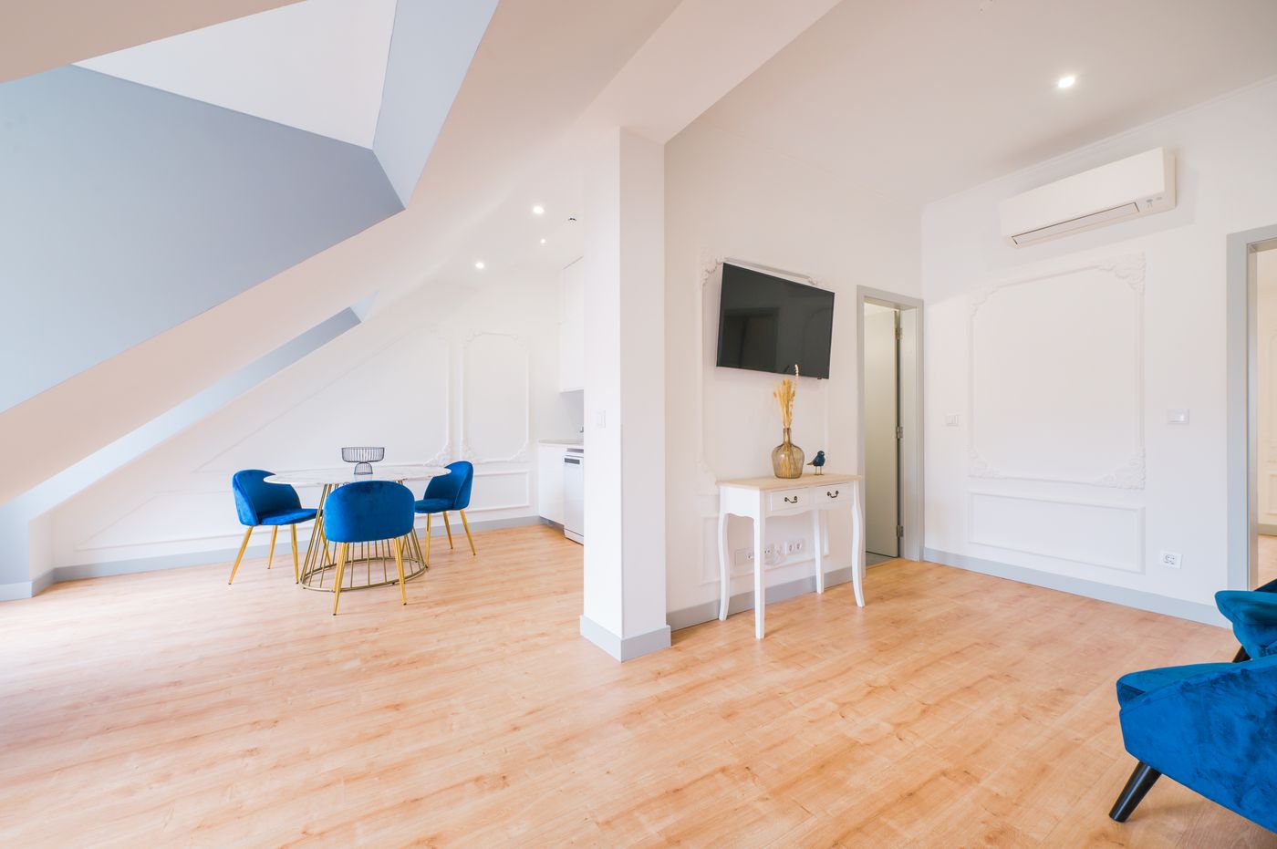 Via-Augusta-129-Room-32