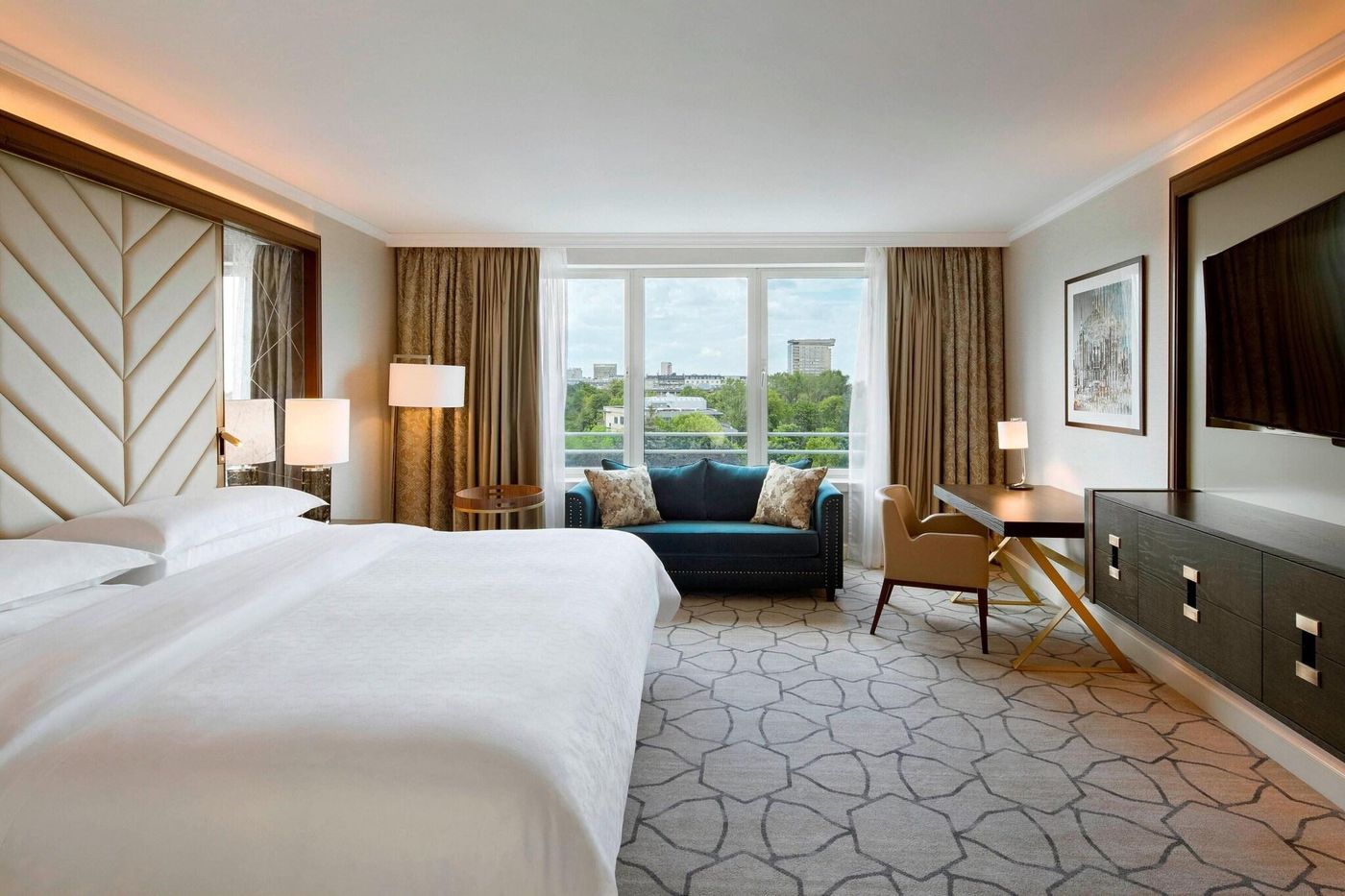 Sheraton-Warsaw-Hotel-Room-30