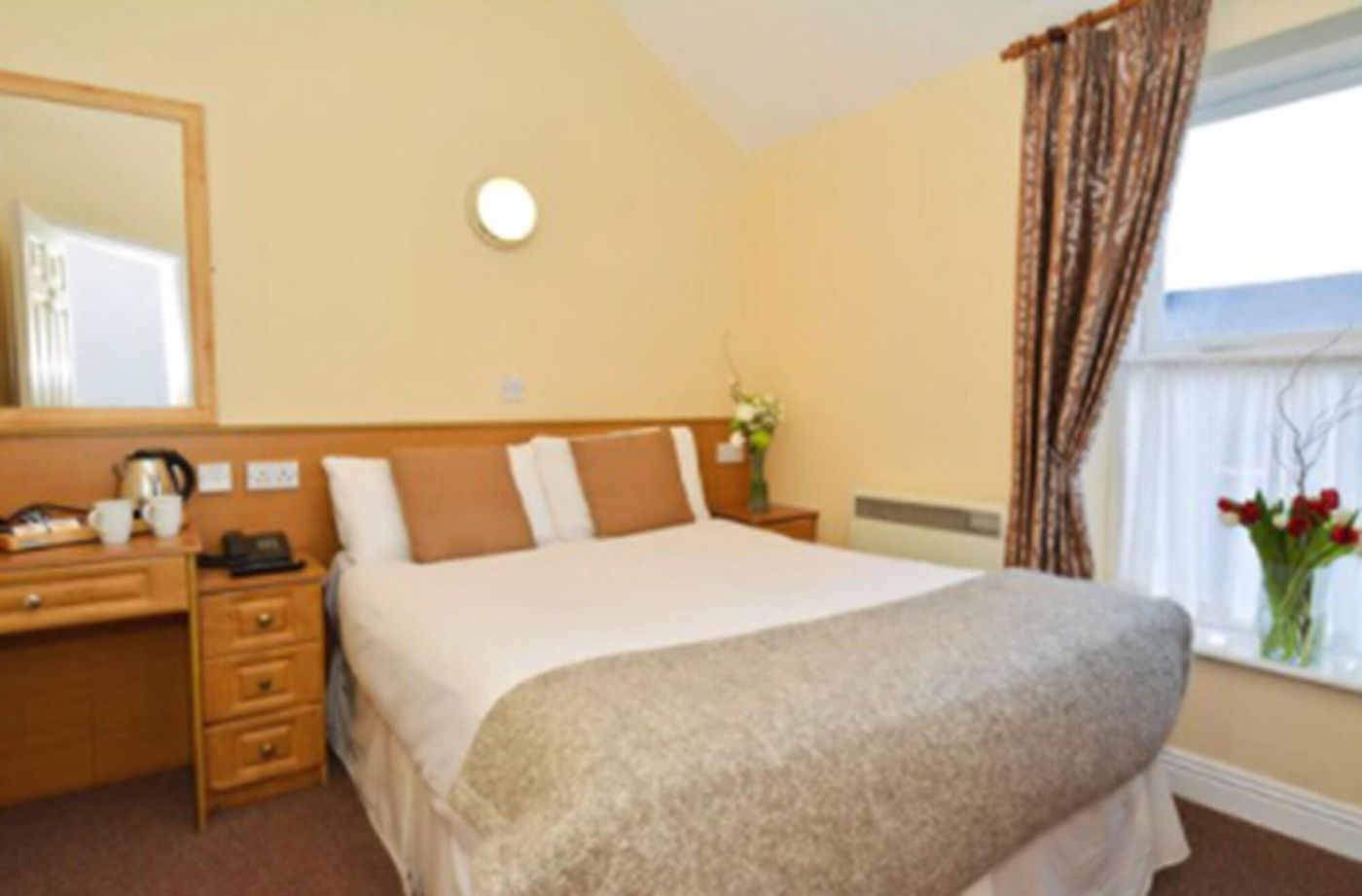 Celtic Lodge Guesthouse Restaurant Bar-Ireland-DUBLIN-Room-5