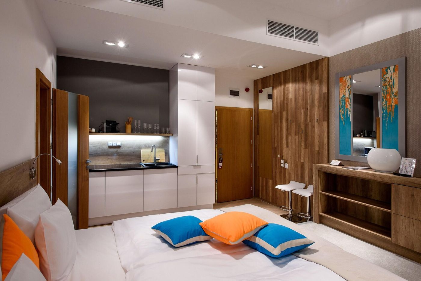 Karoly-Corner-Residences-Room-8