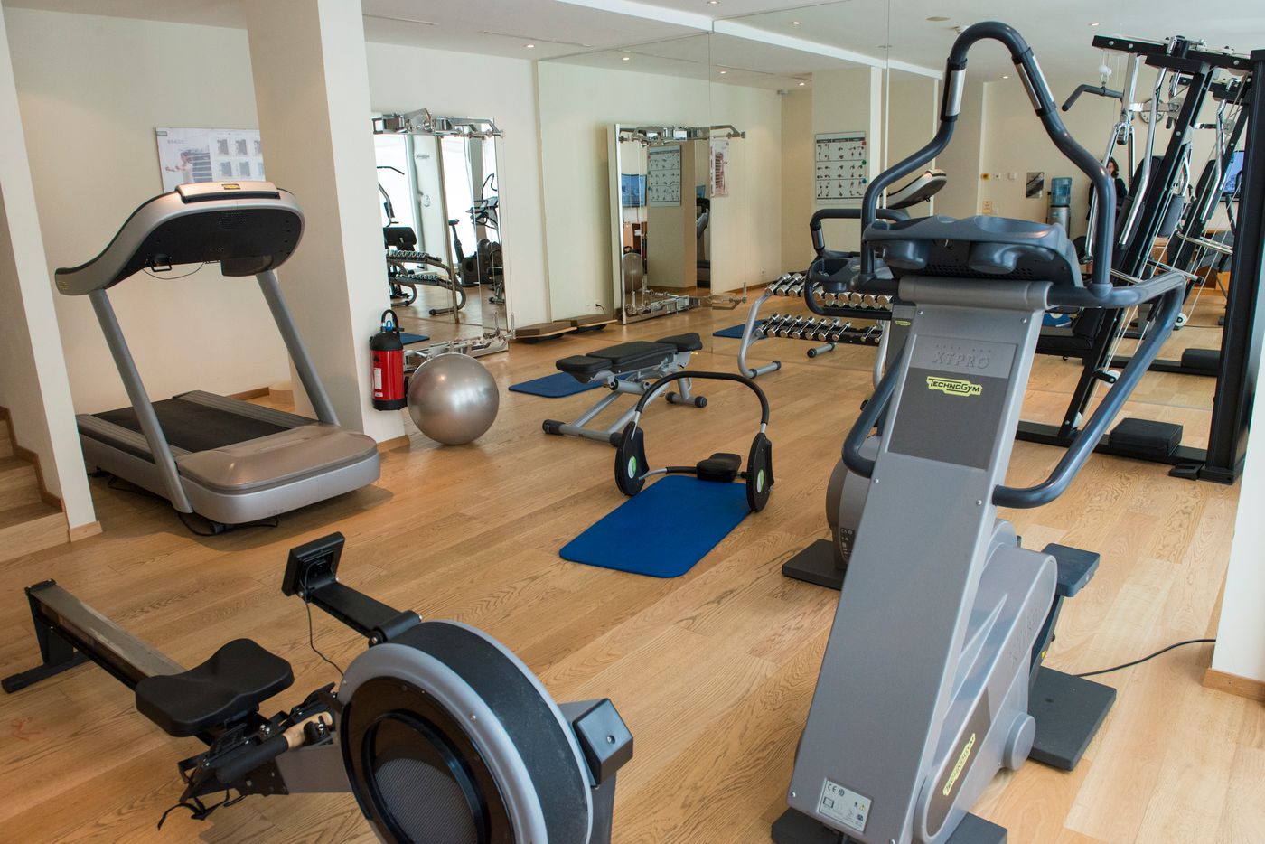 N-vY-Manotel-Sports-and-Entertainment-32