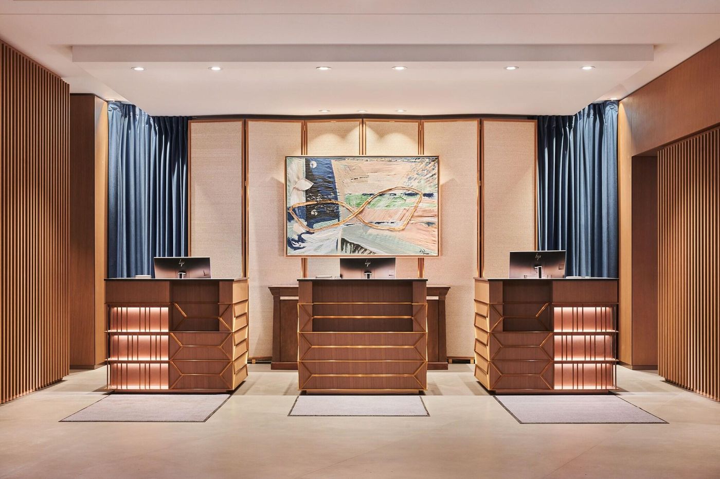 Sheraton-Grand-Krakow-Lobby-80