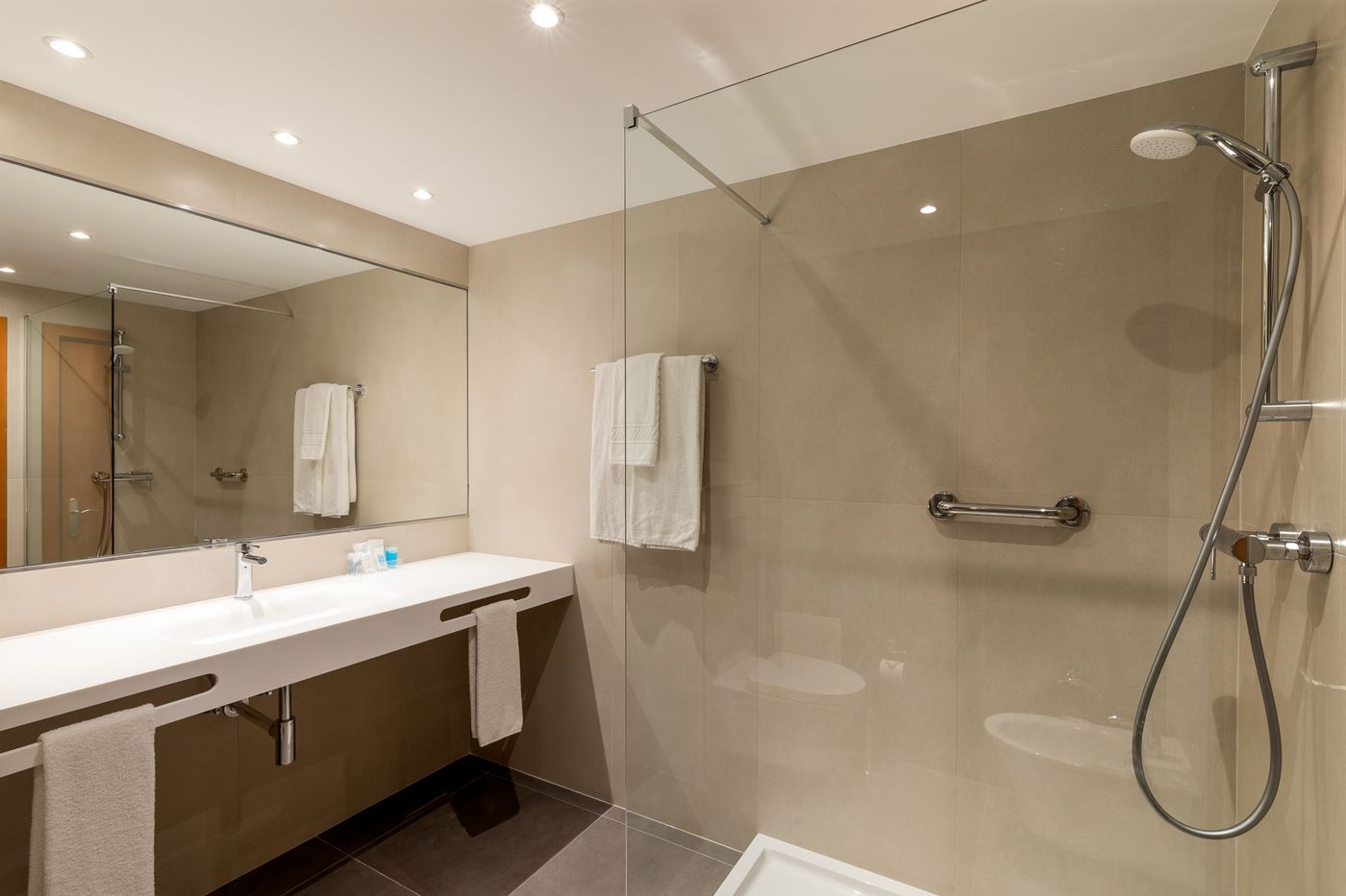 Dom-Jose-Beach-Hotel-Room-28