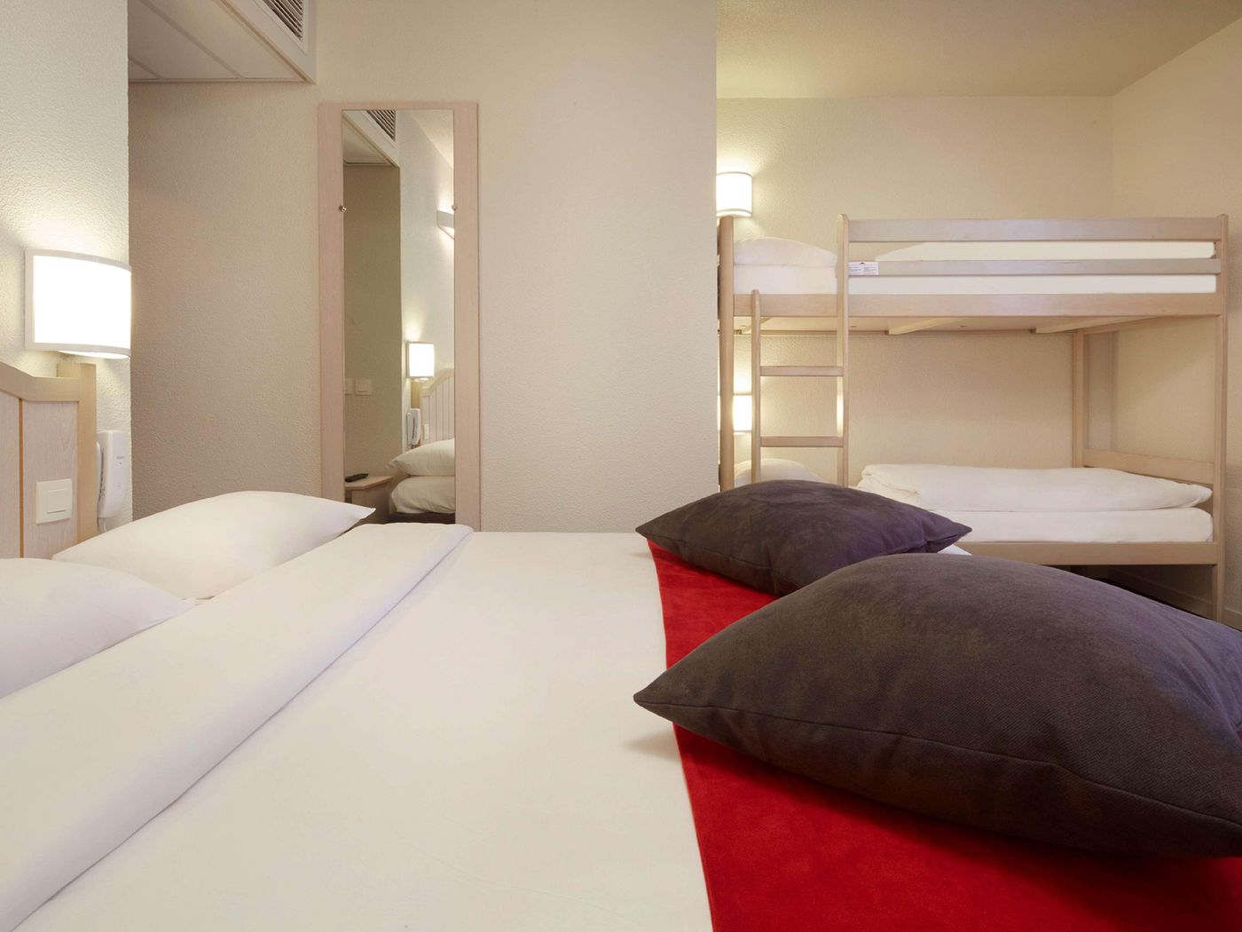 Campanile-Val-de-France-Ex-Kyriad-Disneyland-Room-33