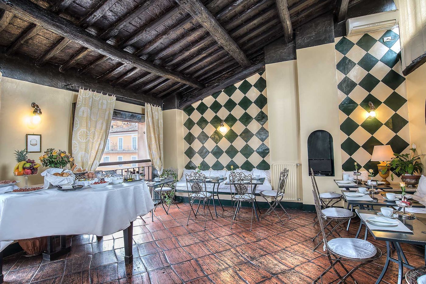 Hotel-Fontana-Room-11