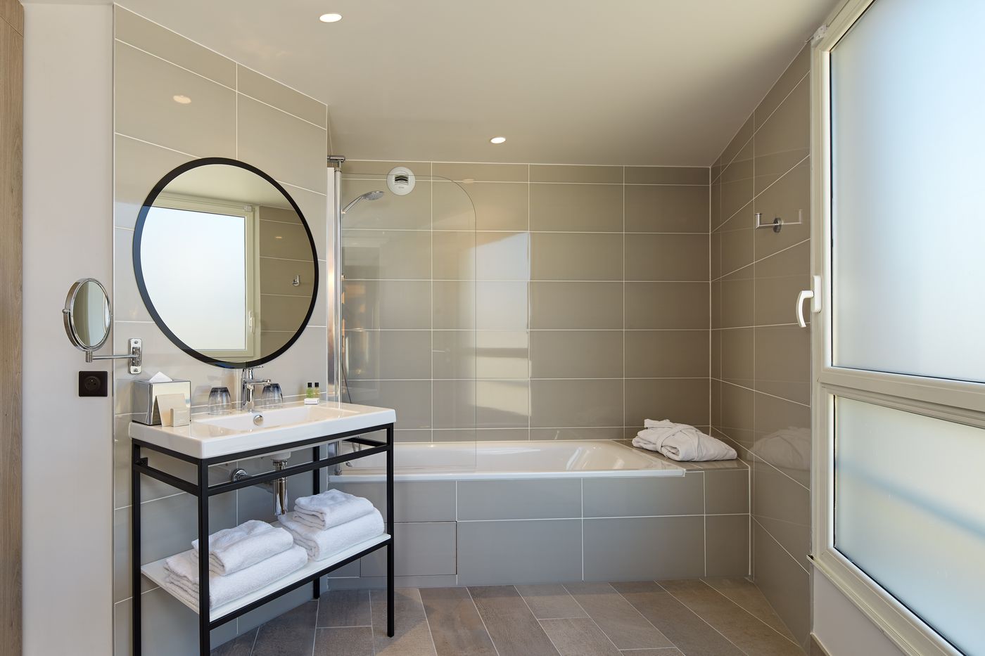 Auteuil-Tour-Eiffel-Room-16