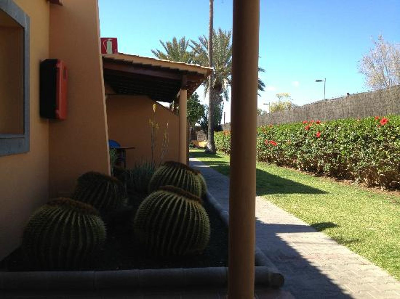 Los Almendros (gay, lesbian & friends)