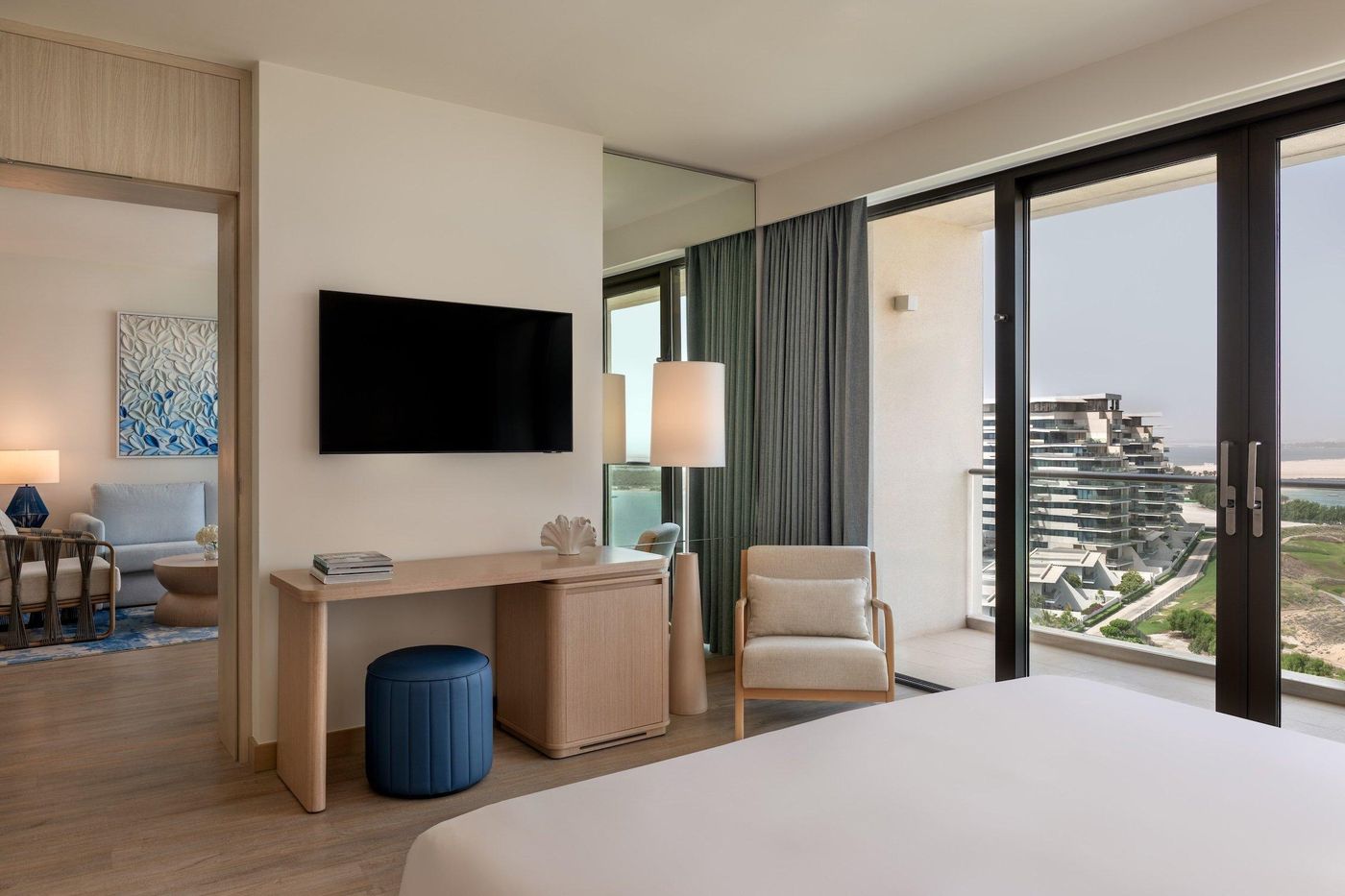 Crowne-Plaza-Hotel-Abu-Dhabi-Yas-Island-Room-11