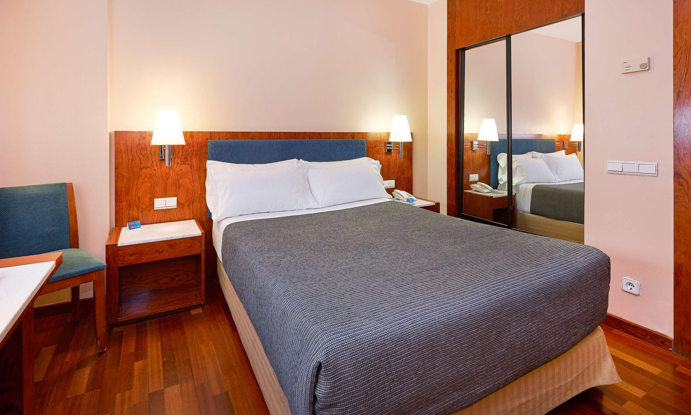 NH Barcelona Entenza-Spain-BARCELONA-Room-7