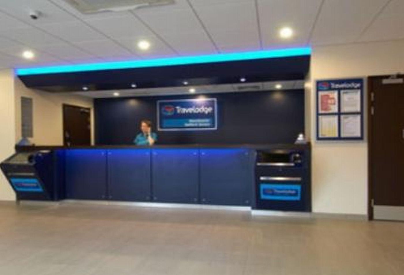 Travelodge Manchester Salford Quays-United Kingdom-MANCHESTER-Lobby-3
