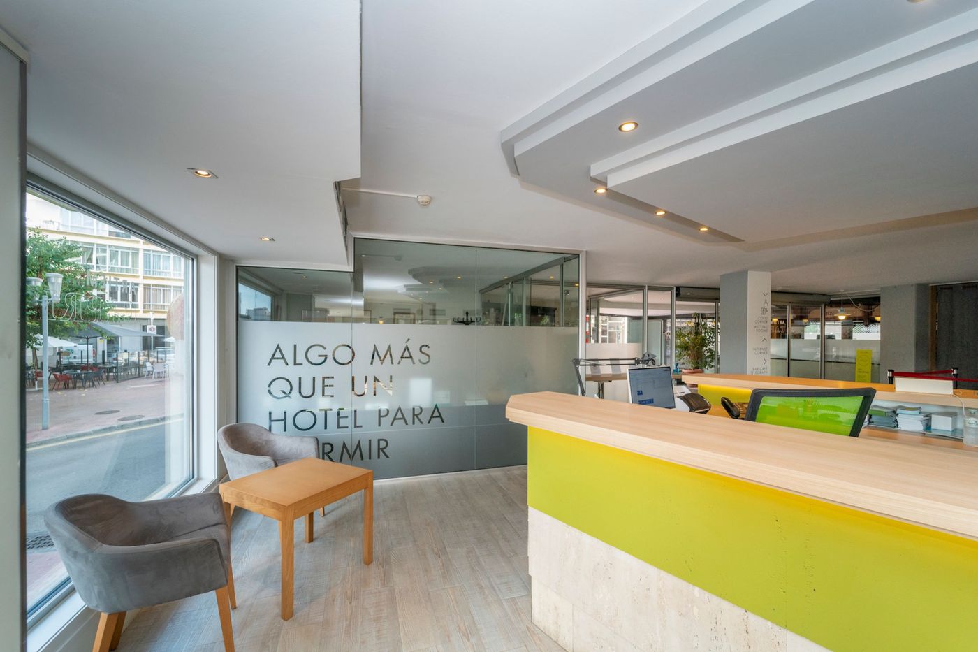 Artiem-Capri-Lobby-34