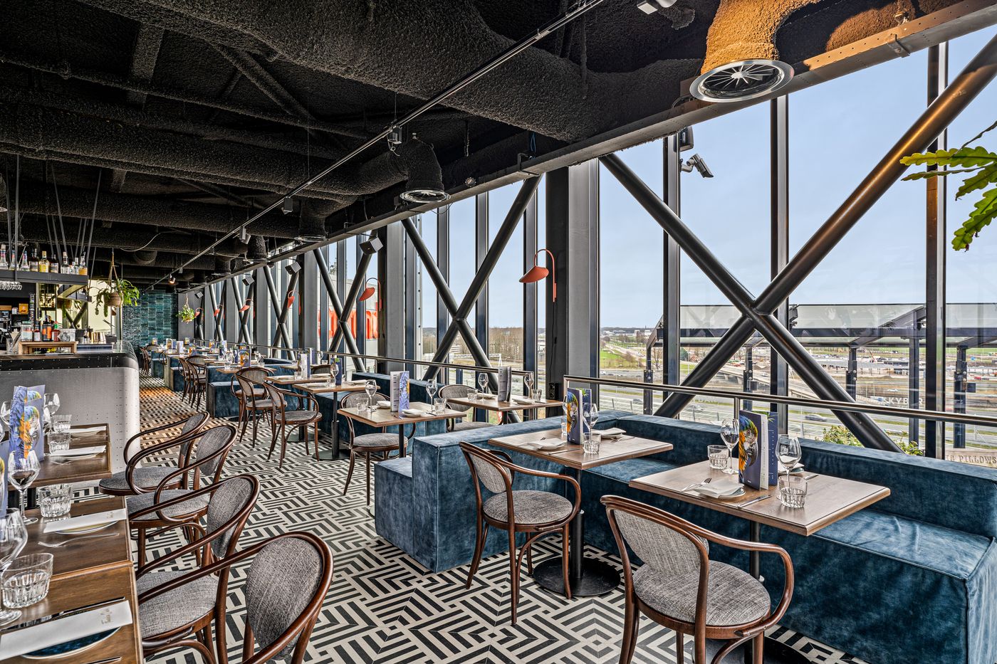 Corendon-Urban-Amsterdam-Schiphol-Airport-Bar-10