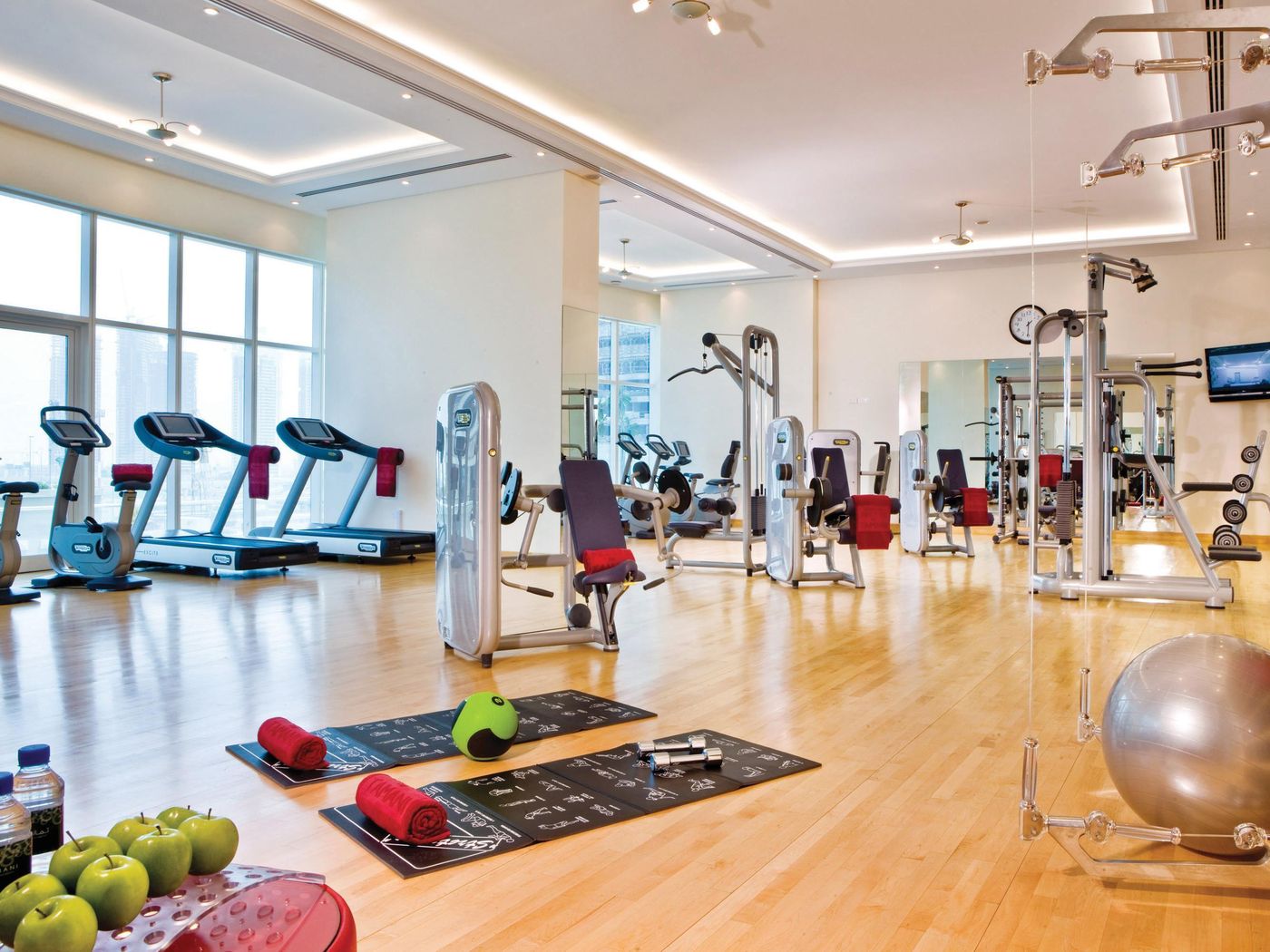 Tamani-Marina-Hotel-and-Hotel-Apartment-Sports-and-Entertainment-37