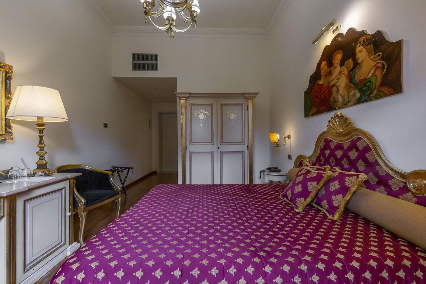 Columbia-Charming-Spa-Room-29