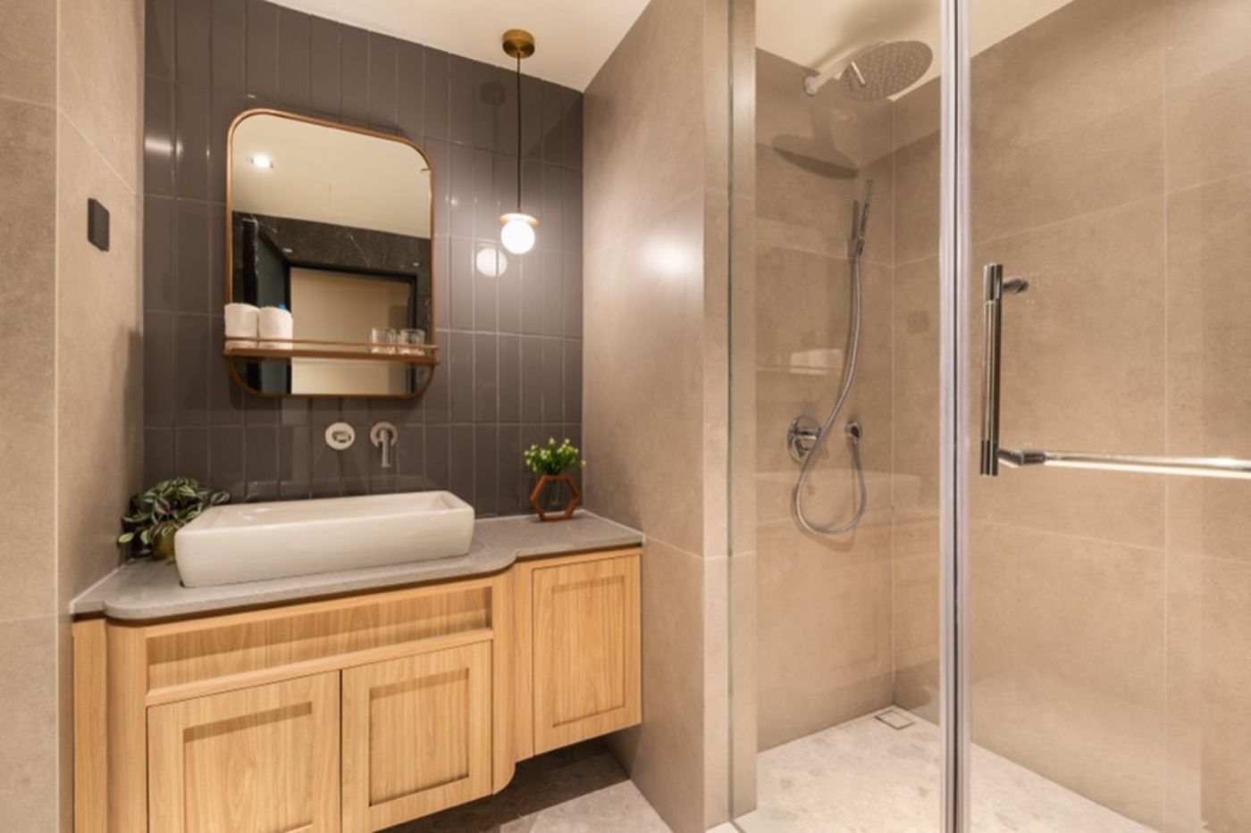 Dash-Living-On-Prat-Room-32