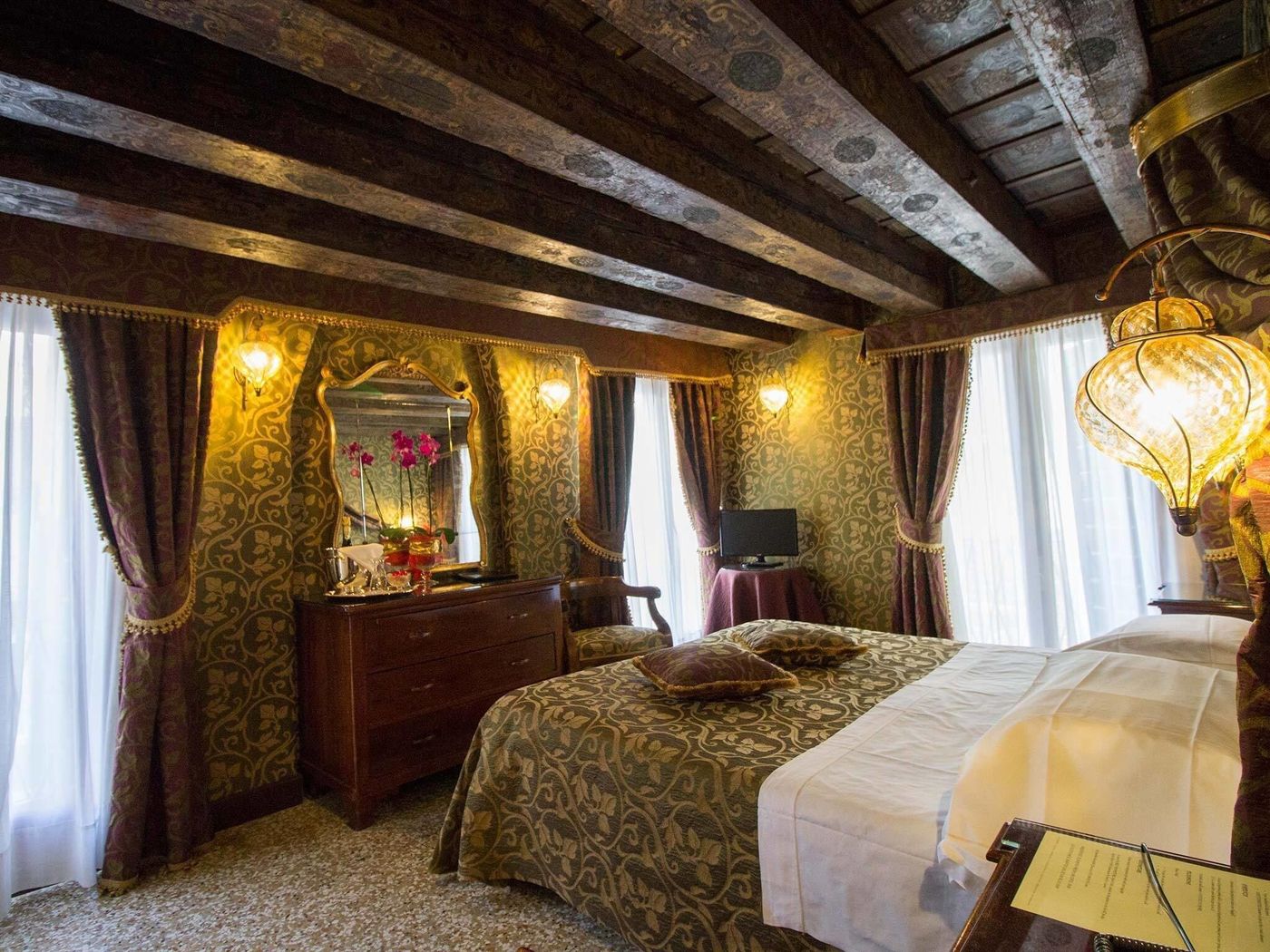 Palazzo-Abadessa-Room-19