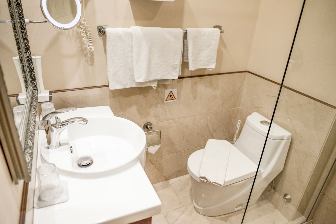 Gold-Hotel-Budapest-Room-29