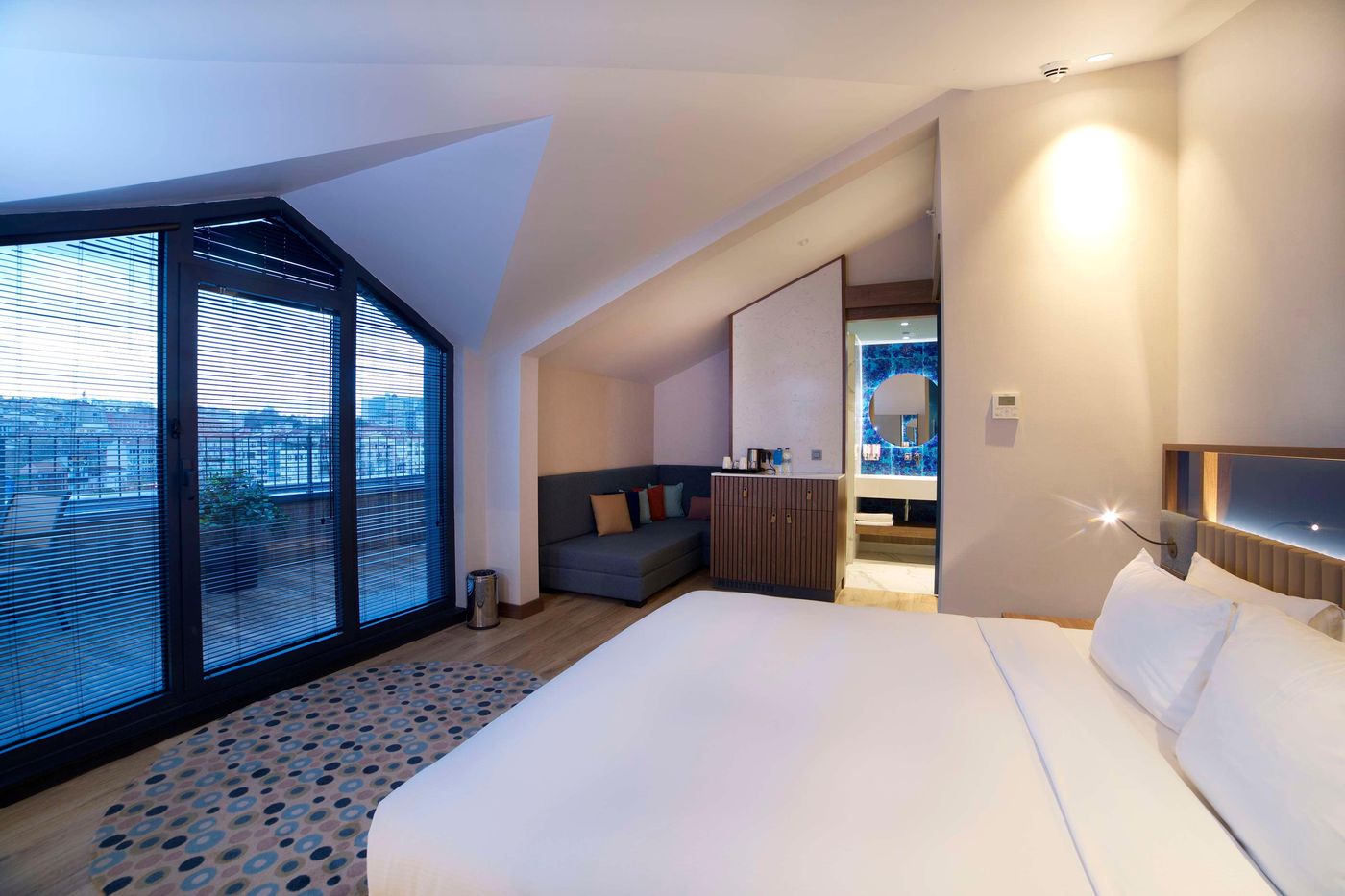 Hampton-by-Hilton-Istanbul-Old-City-Room-42