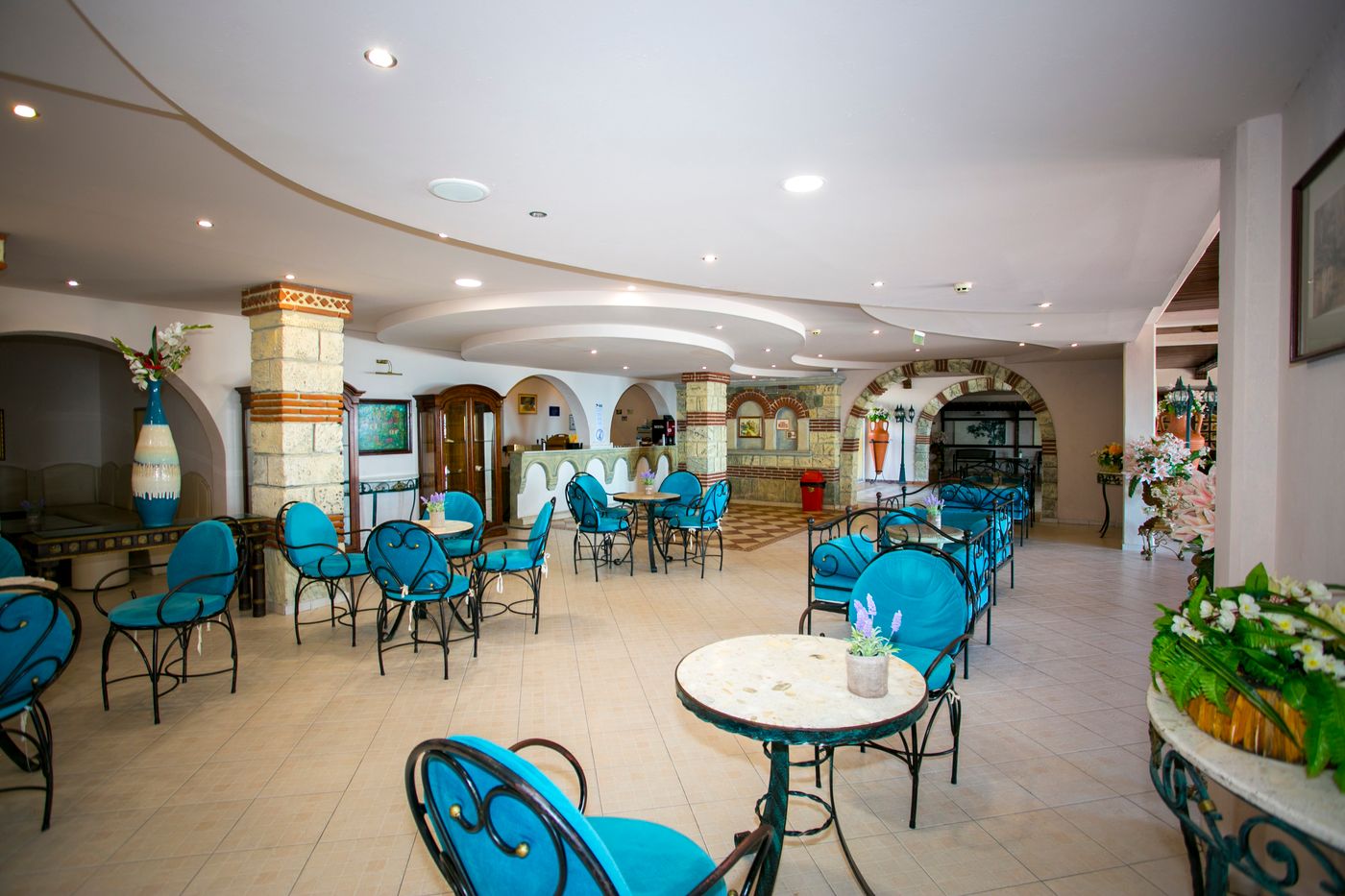 Elenite-Holiday-Village-Bar-37