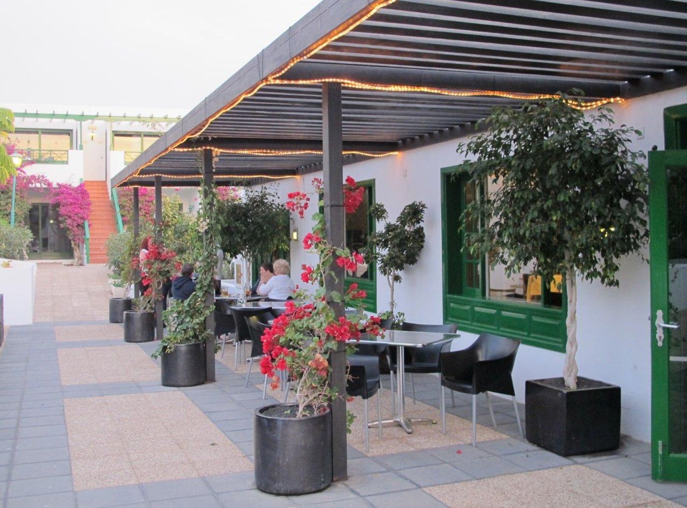 HG-Lomo-Blanco-Terrace-24