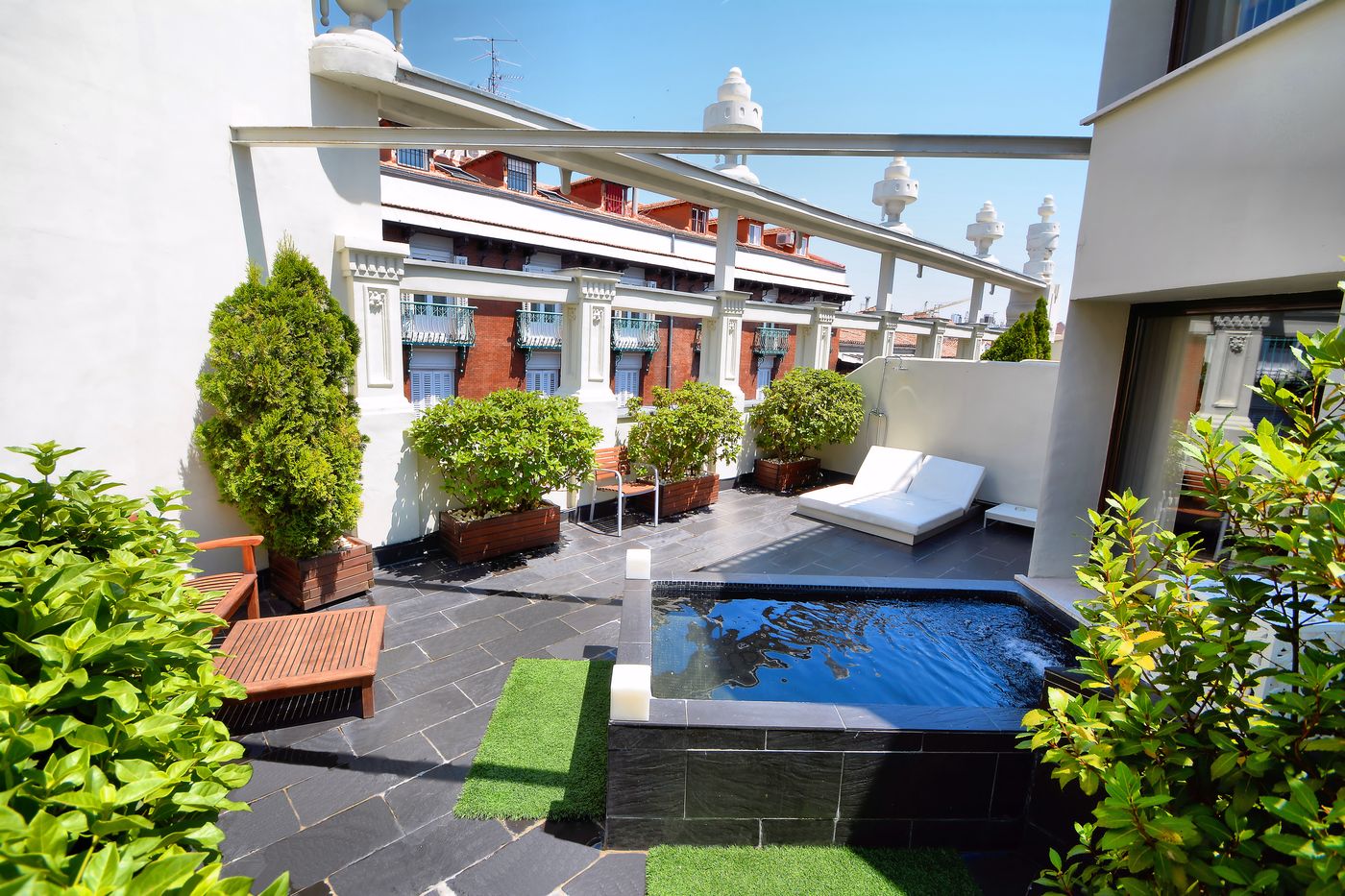 Room-Mate-Alicia-Room-38