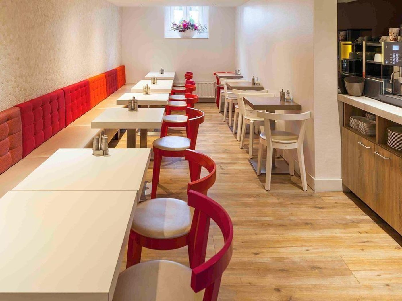 ibis-Styles-Amsterdam-Amstel-Restaurant-63