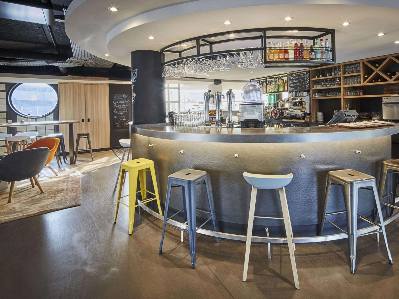 Campanile-Le-Bourget-Airport-Bar-13