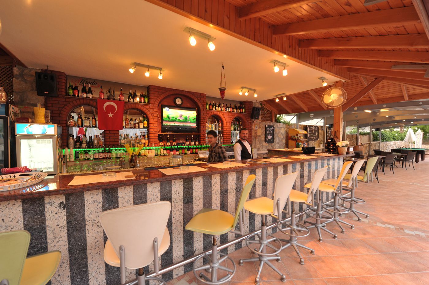 Belcehan-Deluxe-Bar-33