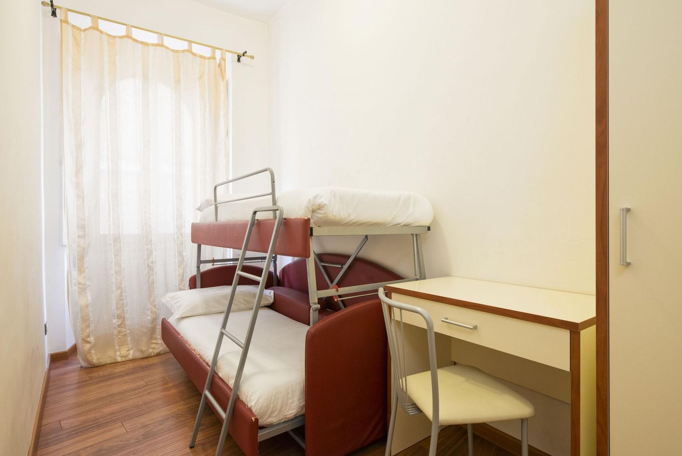 Navona-Tower-Relais-Room-25