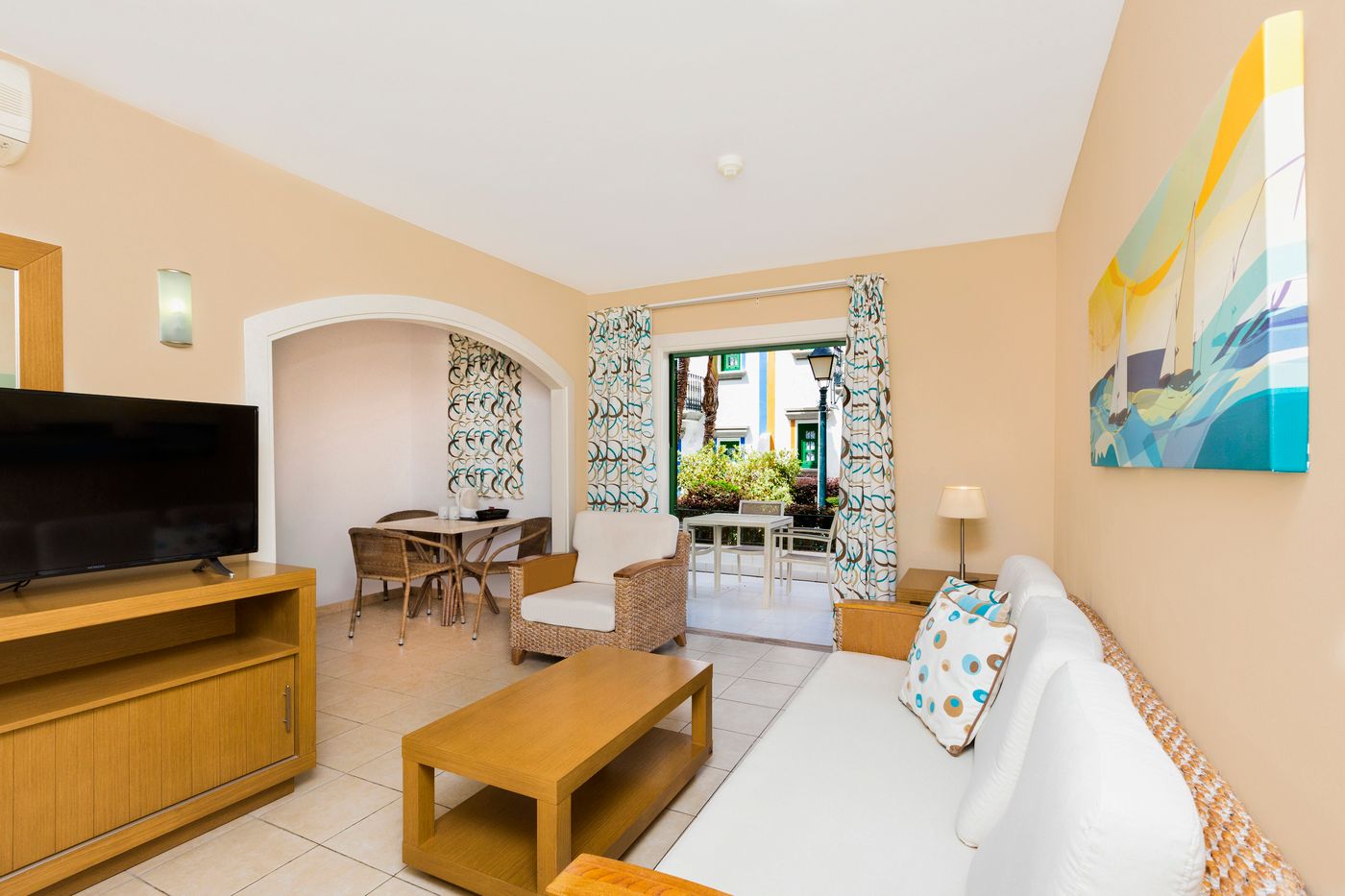 Apartamentos-LIVVO-Puerto-de-Mog--n-Room-14