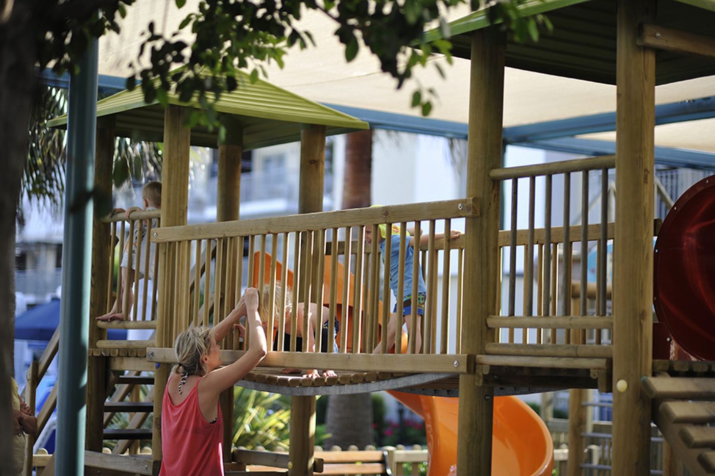 Barut-B-Suites-Sports-and-Entertainment-63