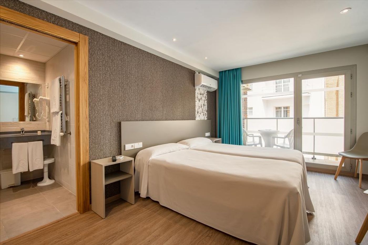Estudios-Benidorm-Room-10