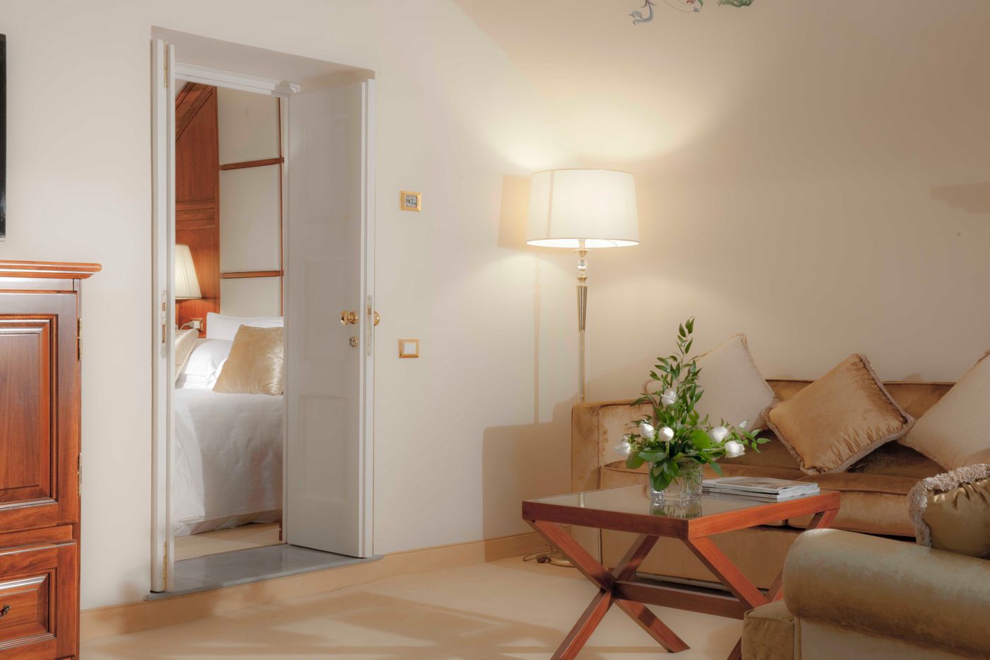 Golden-Tower-Hotel---Spa-Room-59