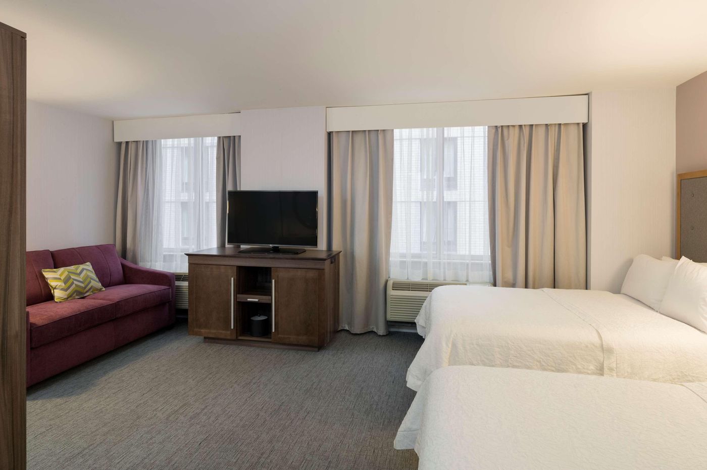 Hampton-Inn-Manhattan-Times-Square-South-Room-22