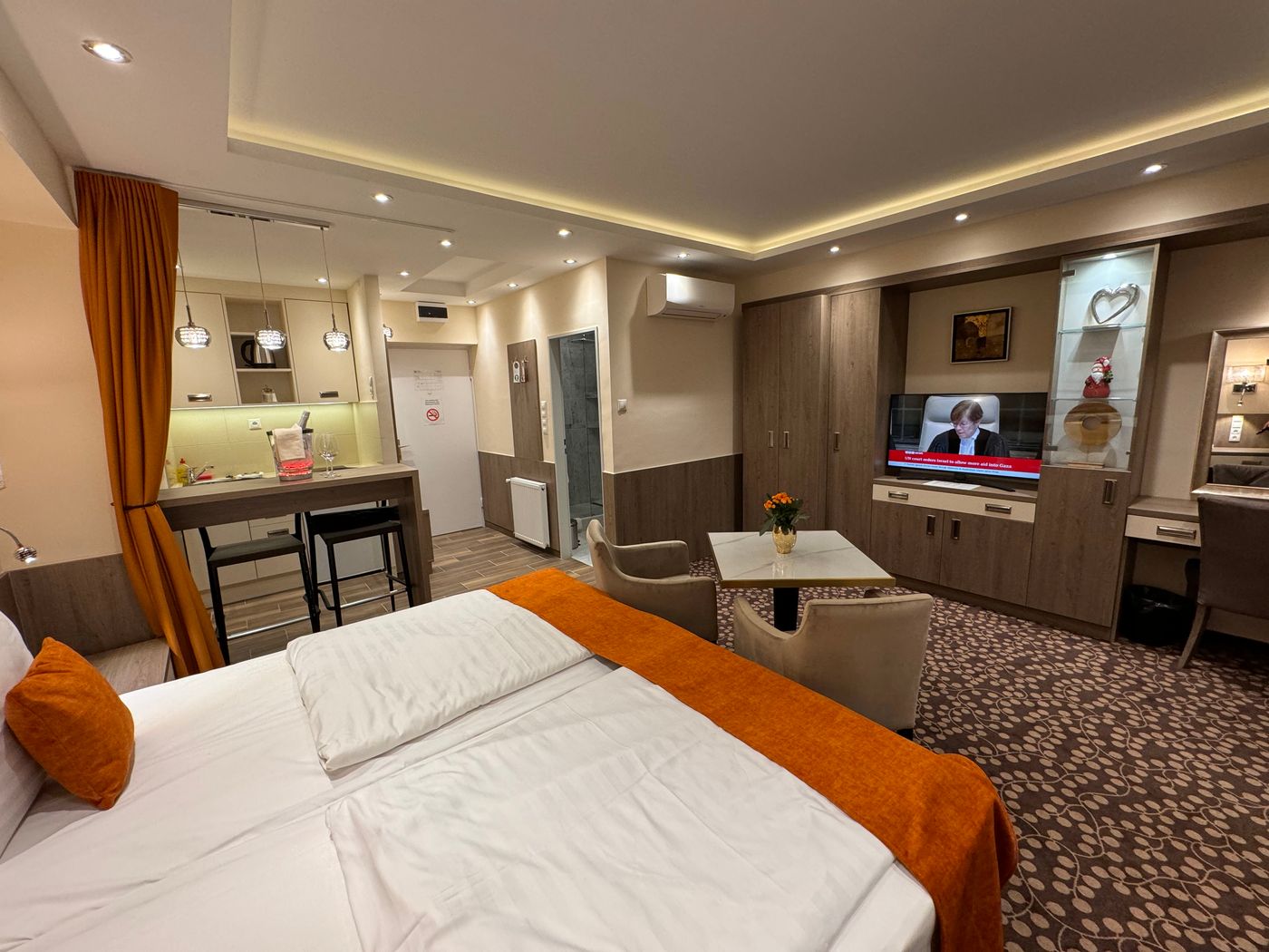 Hotel-Charles-Room-25