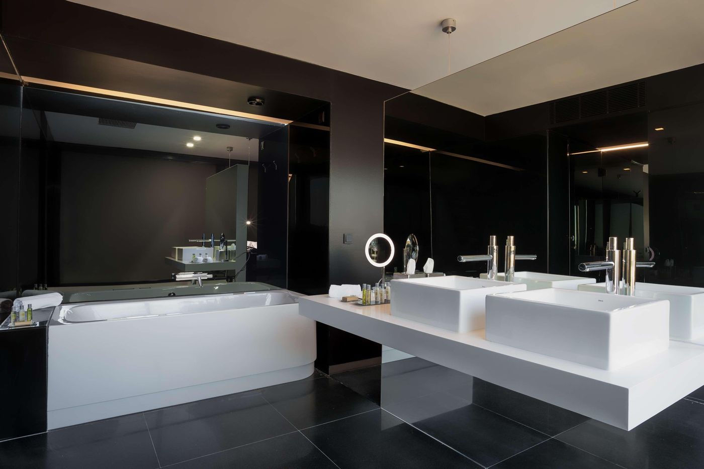 Doubletree-by-Hilton-Lisbon---Fontana-Park-Room-34