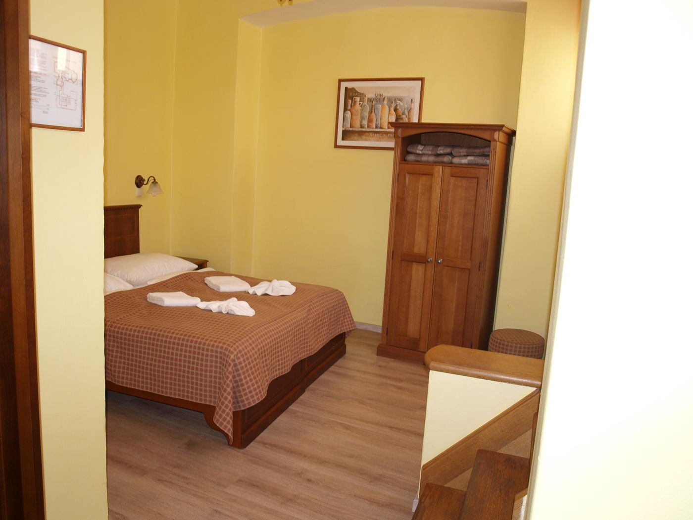 King-George-Hotel-Room-9