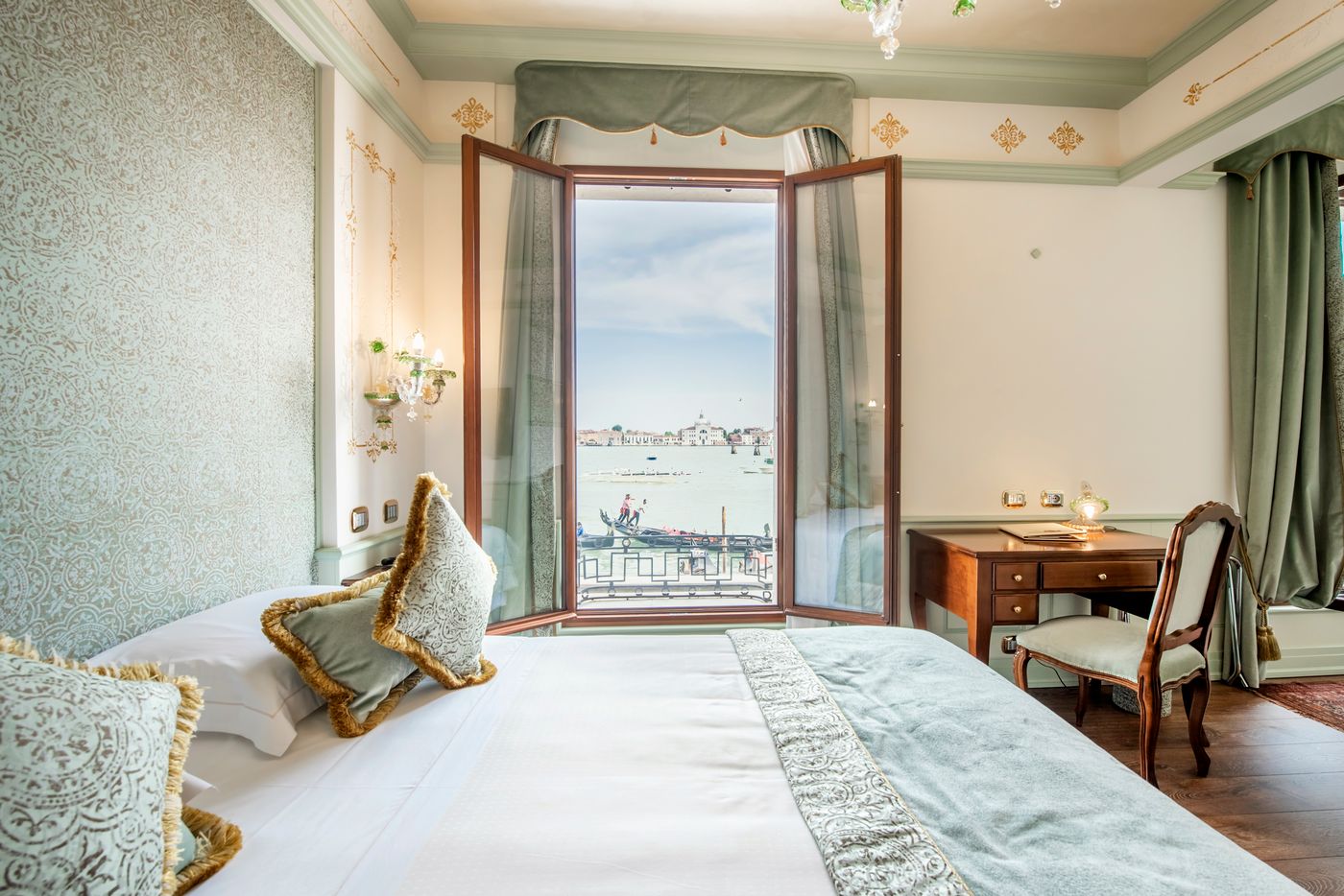 Monaco-and-Grand-Canal-Room-15