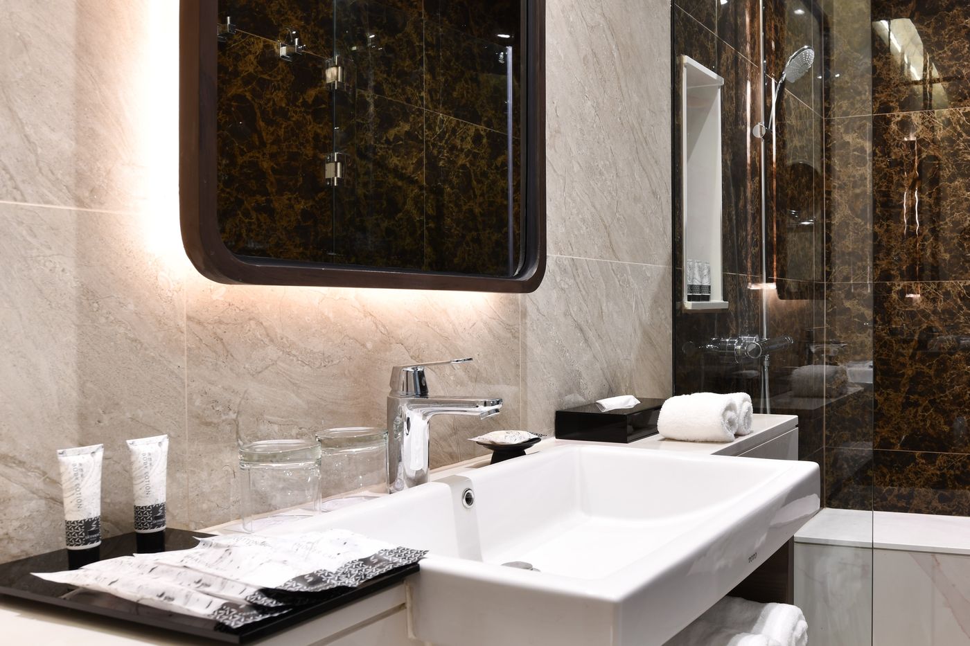 SKYVIEW-Resort-Phuket-Patong-Beach-Room-16