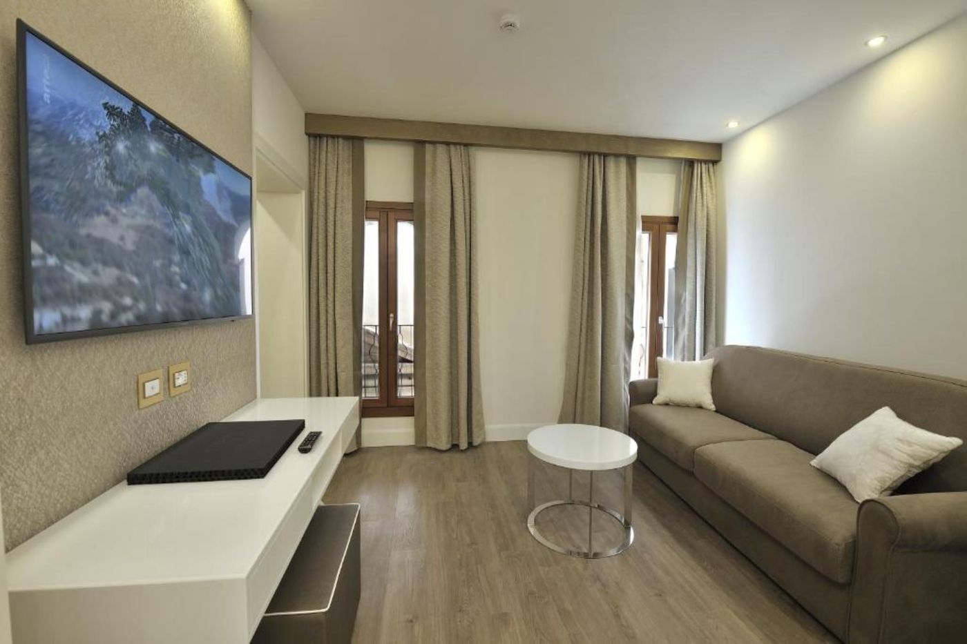 Al-Theatro-Palace-Room-20