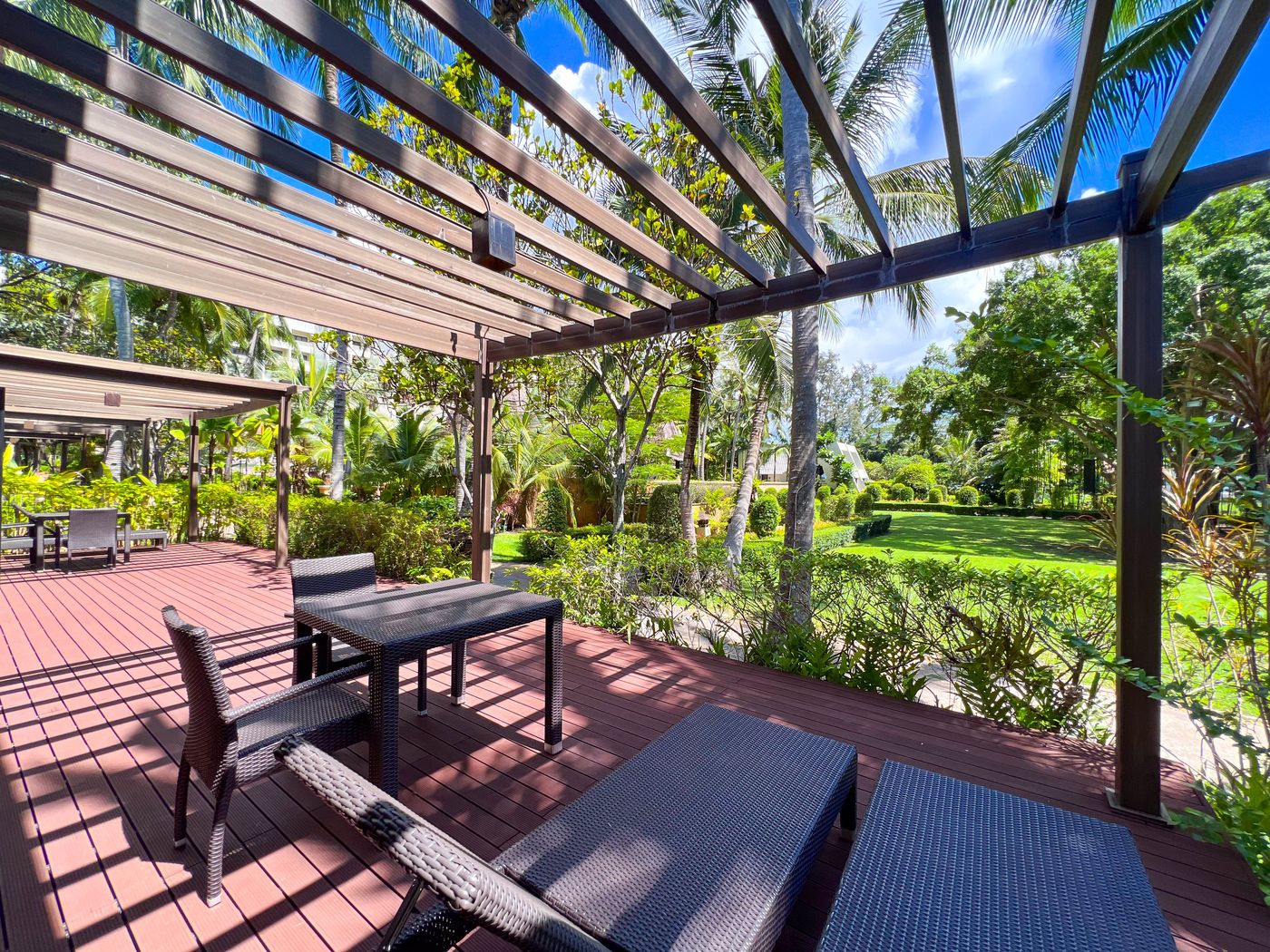 Movenpick-Resort---Spa-Karon-Beach-Phuket-Terrace-15