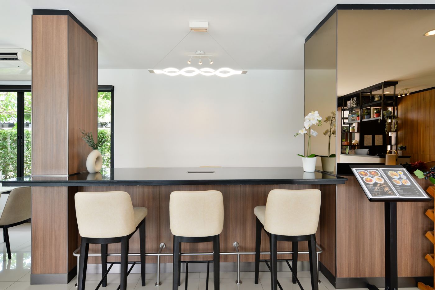 Gate43-Airport-Hotel-Restaurant-13