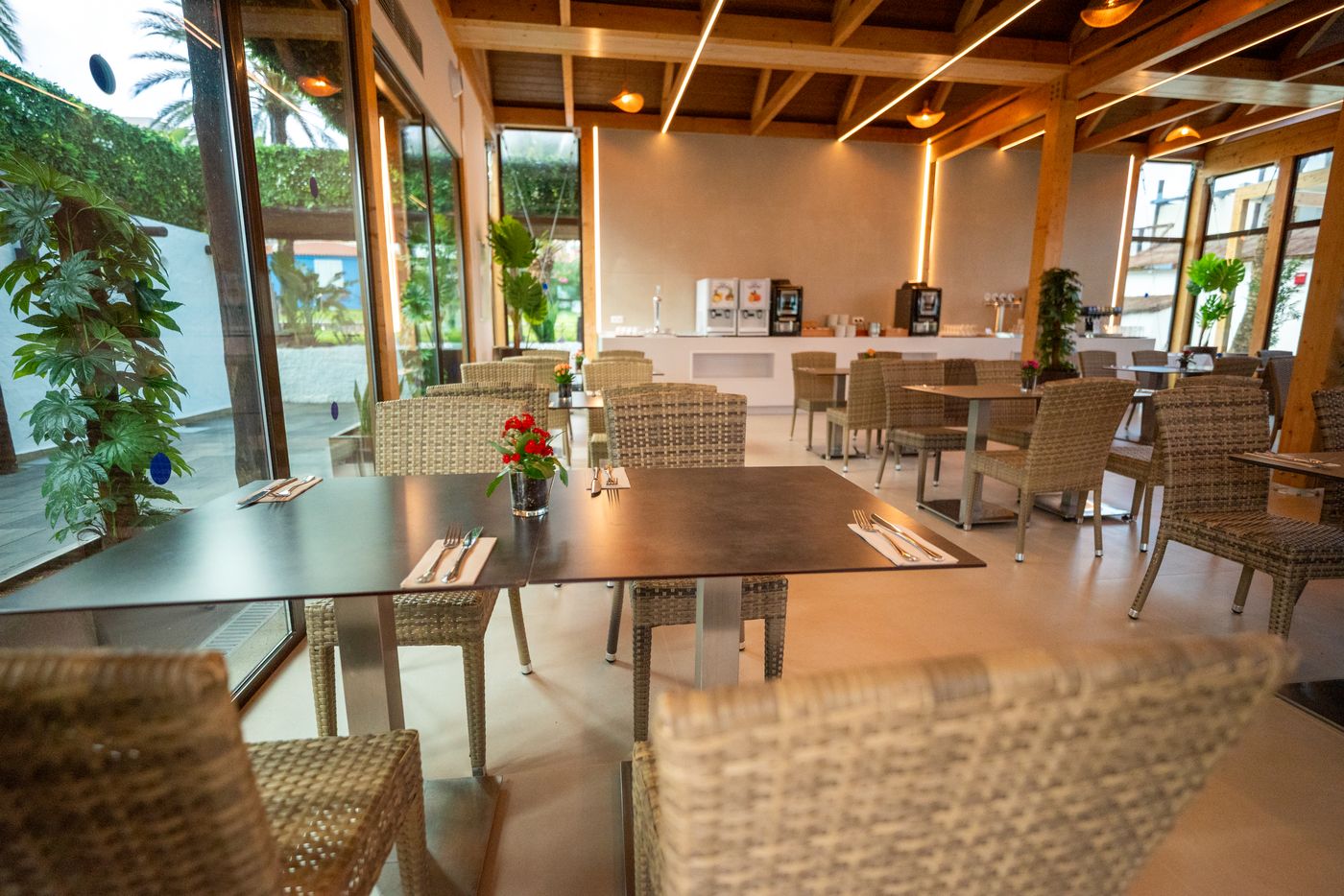 19.08.25 HL Miraflor Suites