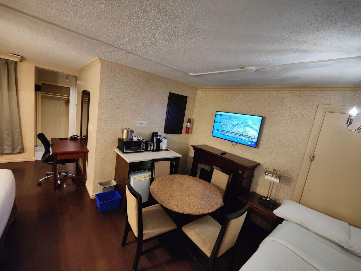 Divya-Sutra-Suites-on-Robson-Downtown-Room-19