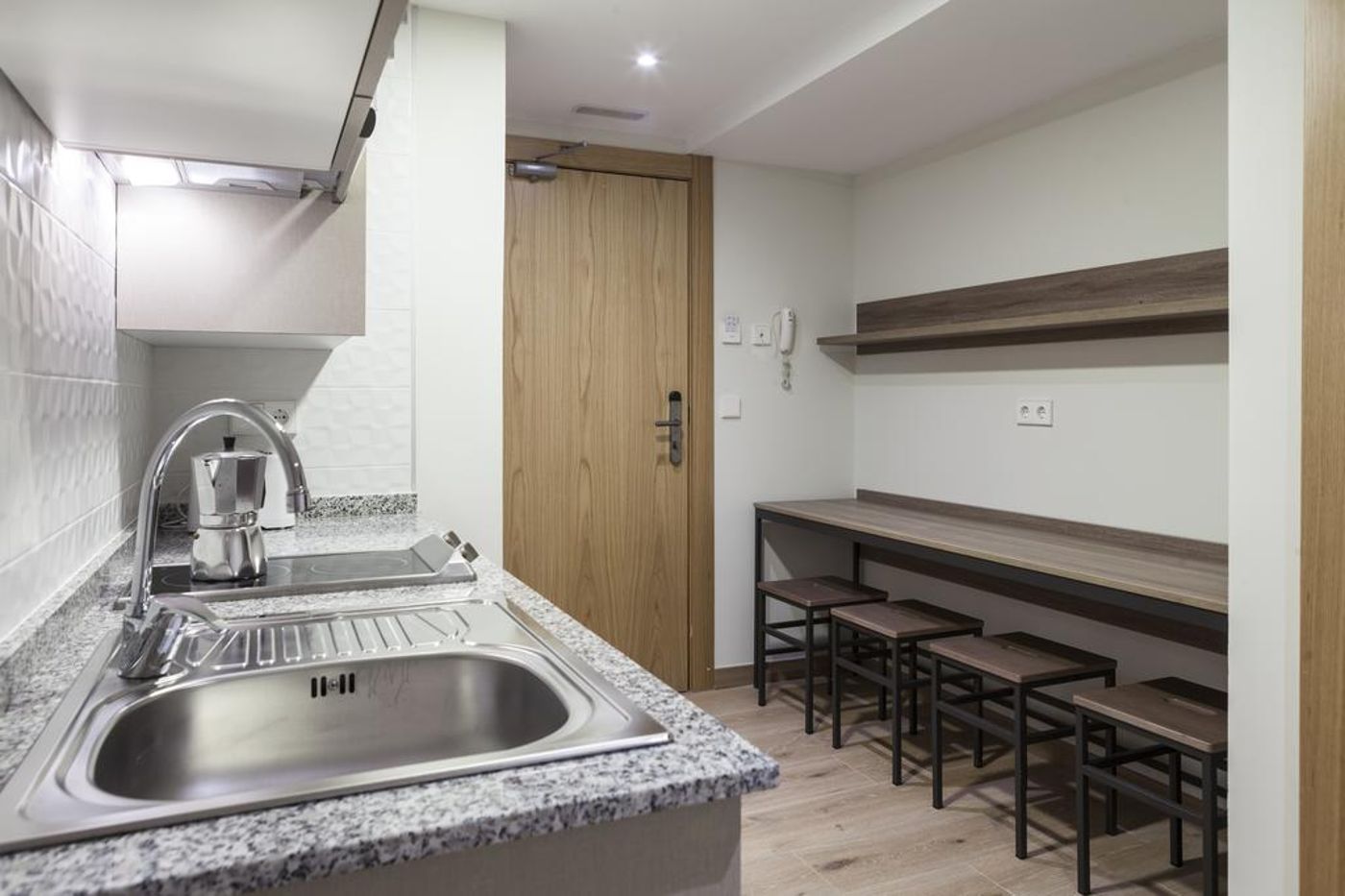 Estudios-Benidorm-Room-44