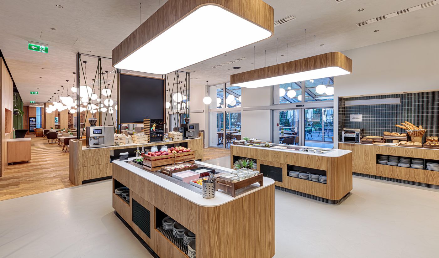 Holiday-Inn-Prague-Congress-Centre-Restaurant-42