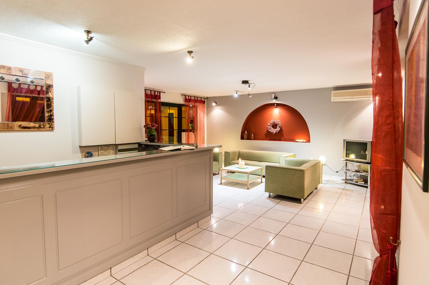 Bozikis-Palace-Hotel-Lobby-12