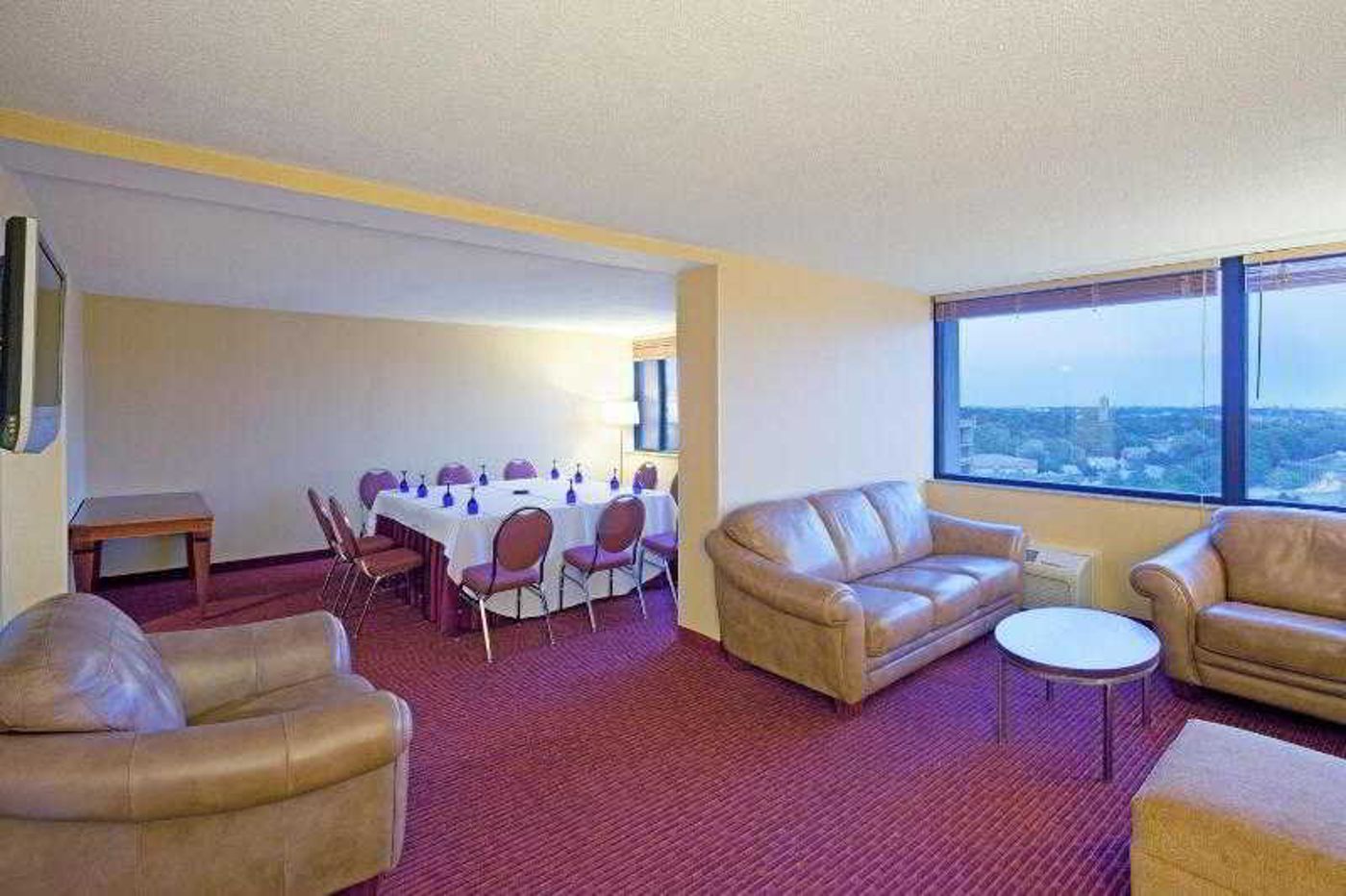 Crowne-Plaza-Boston-Newton-Hotel-Conferences-41