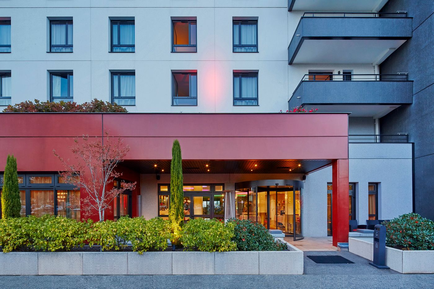 Kyriad Prestige Lyon Est - Saint Priest Eurexpo - France - SAINT PRIEST - Terrace - 6